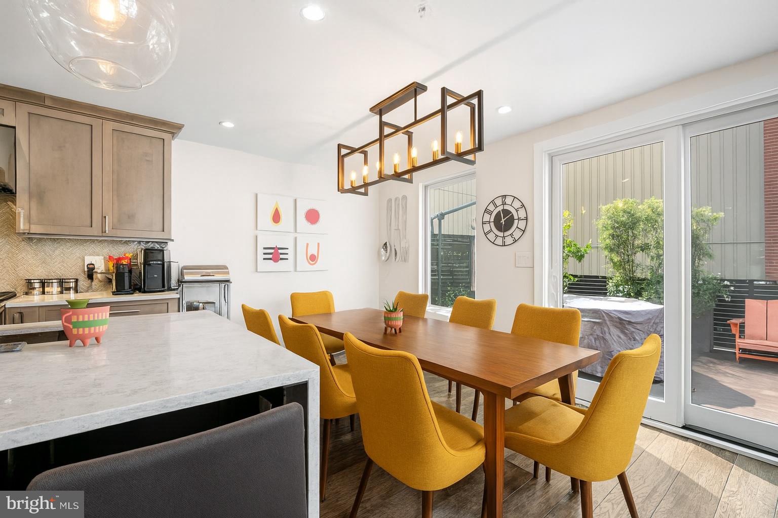 LOGAN SQUARE - Residential