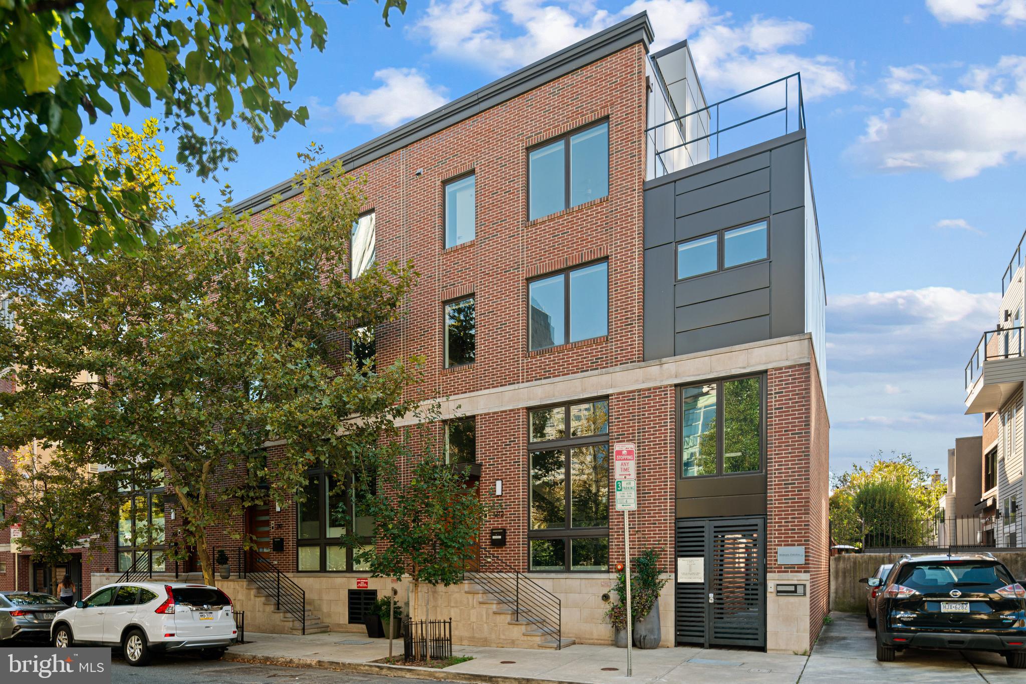 LOGAN SQUARE - Residential