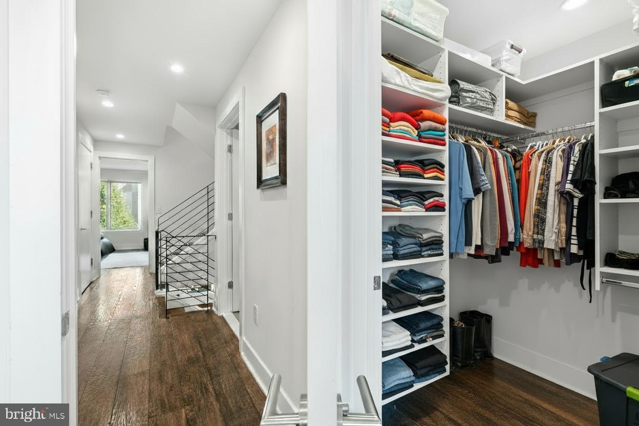 LOGAN SQUARE - Residential