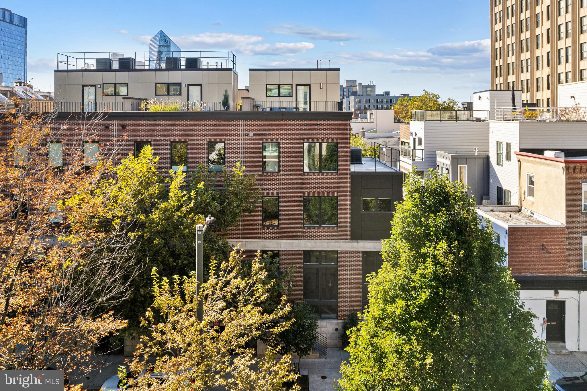 LOGAN SQUARE - Residential