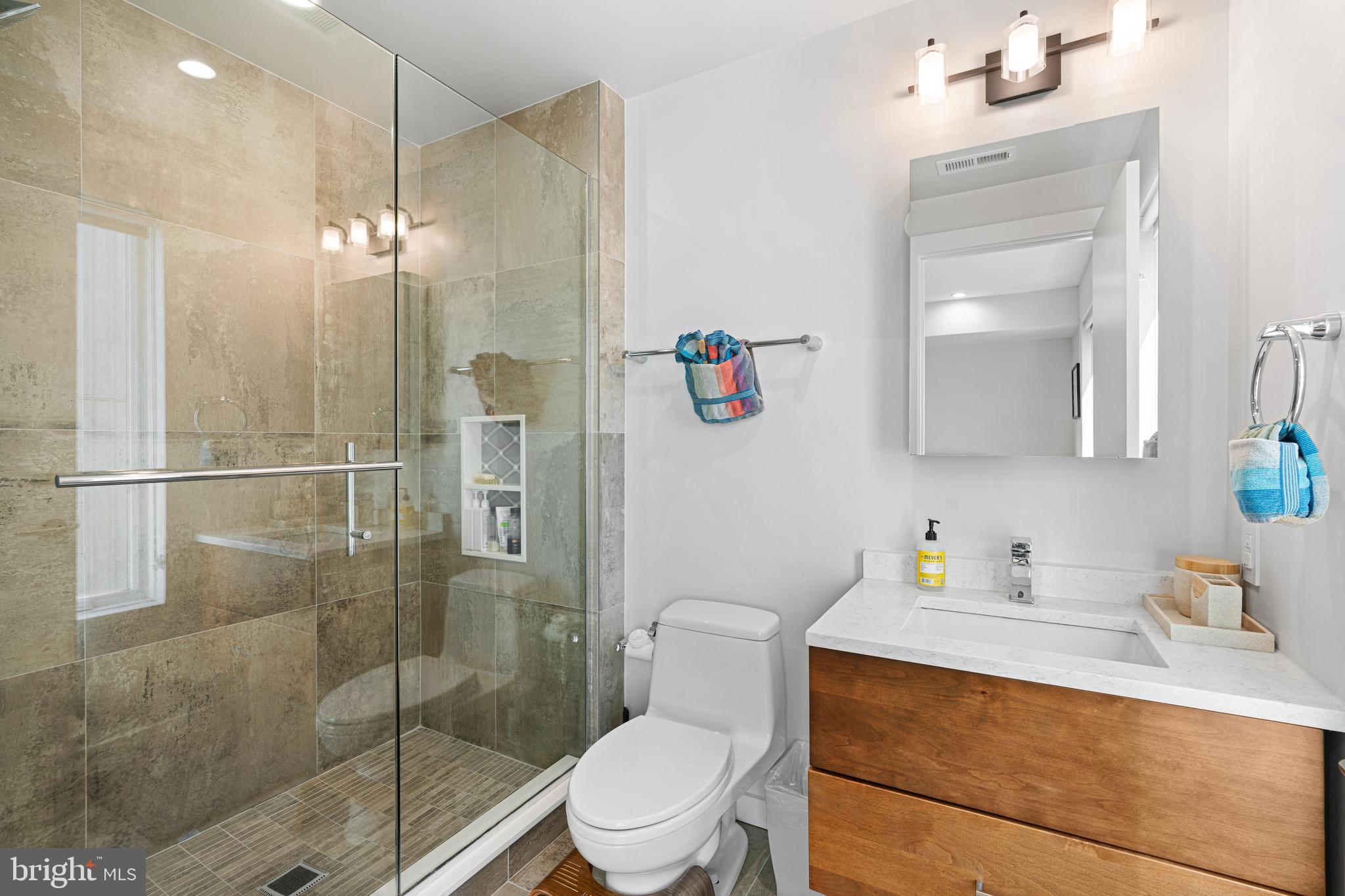 LOGAN SQUARE - Residential