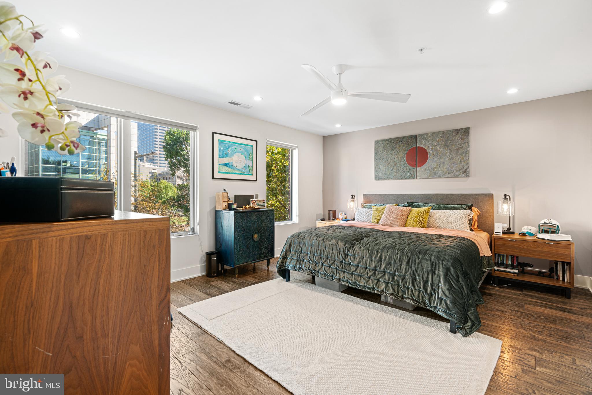 LOGAN SQUARE - Residential