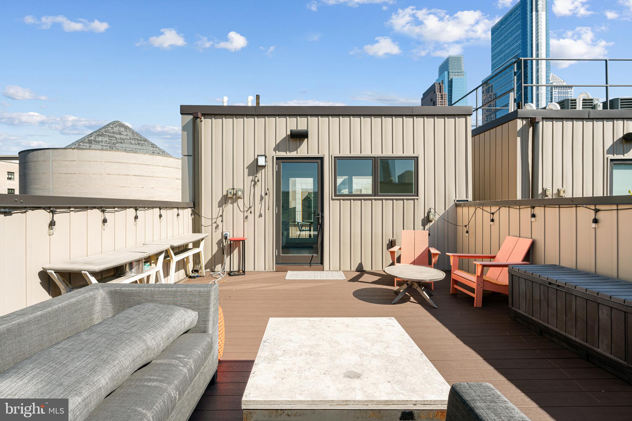 LOGAN SQUARE - Residential