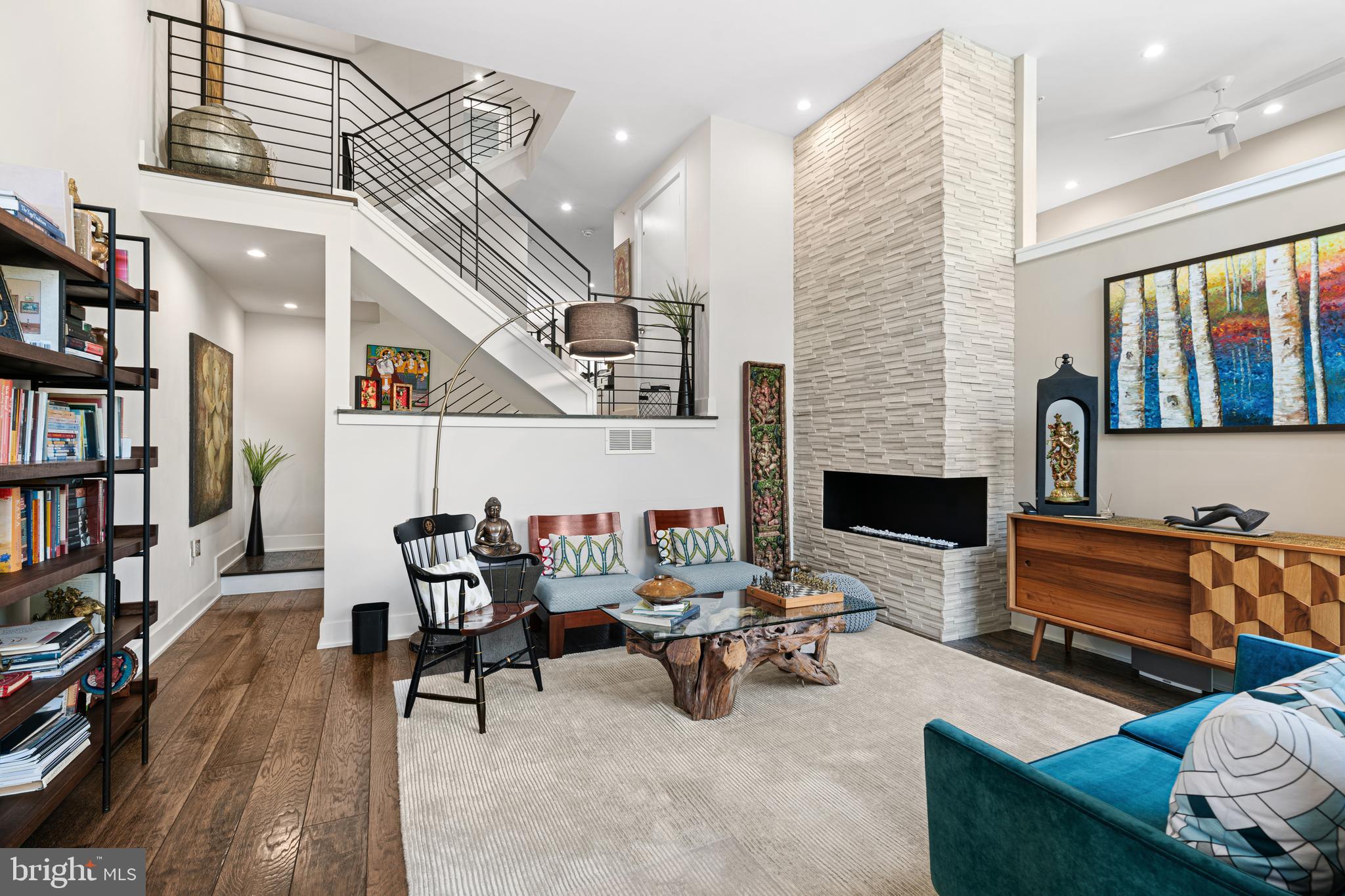 LOGAN SQUARE - Residential