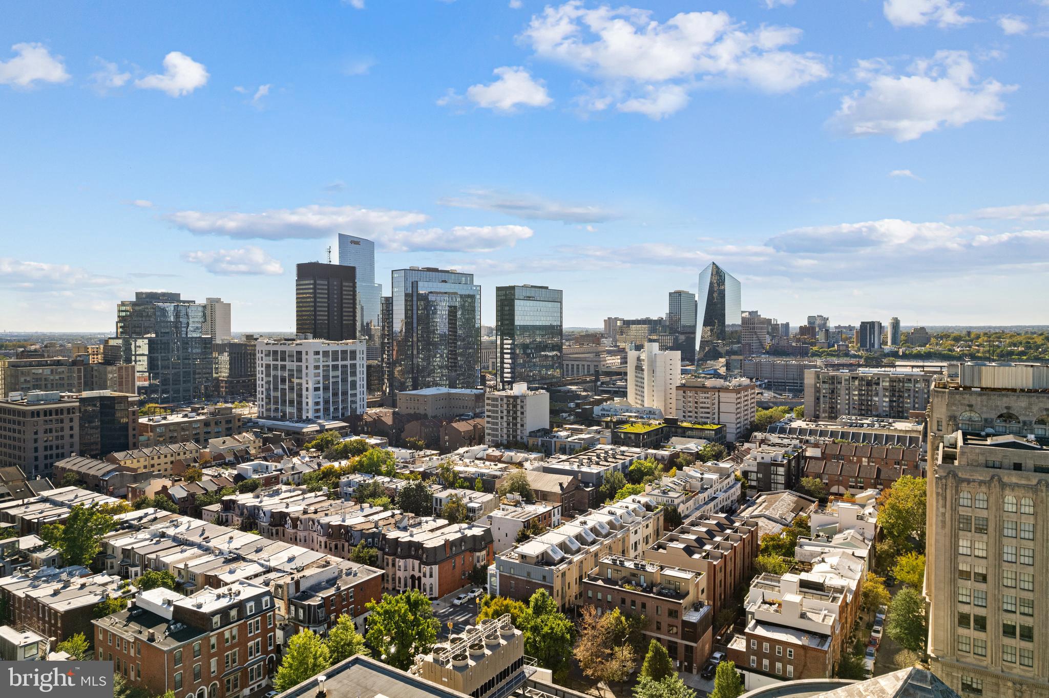 LOGAN SQUARE - Residential