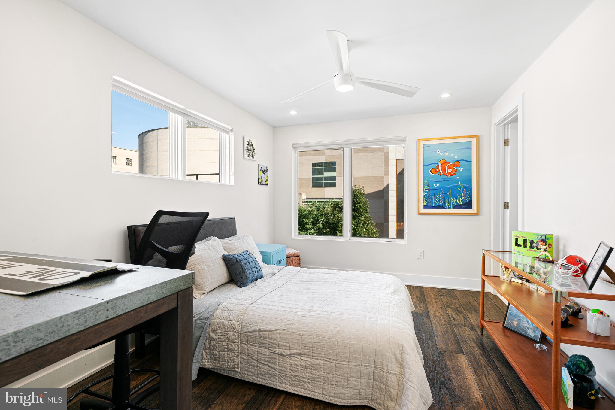 LOGAN SQUARE - Residential