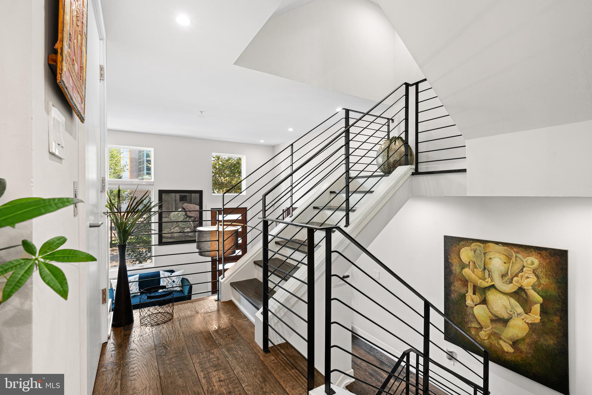 LOGAN SQUARE - Residential