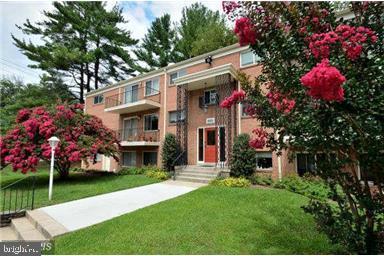 BETHESDA'S BEST RENTAL VALUE! WALK TO METRO. BE DOWNTOWN IN MINUTES. SURROUNDED BY PARK. HOP RIGHT ON THE BELTWAY OR I-270. WALK TO STRATHMORE MUSIC CENTER. THE  LOW RENT INCLUDES UTILITIES (HEAT,AC,ELEC,GAS,W&S), PARKING, EXTRA STORAGE, AND THE USE OF THE AMENITIES (POOLS,TENNIS, CLUBHOUSES,BALL FIELD, PLAYGROUND,PICNIC AREA WITH GRILLS). SORRY NO PETS OR SMOKING. MINIMUM ONE YEAR LEASE.