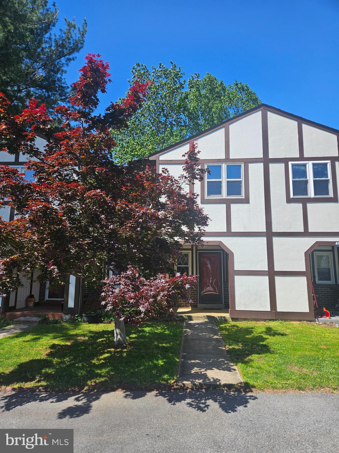 LINDEN HILL SQUARE - Residential Lease