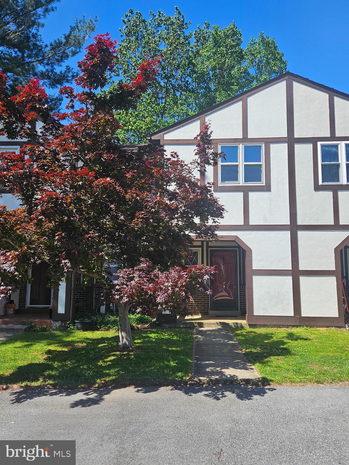 LINDEN HILL SQUARE - Residential Lease