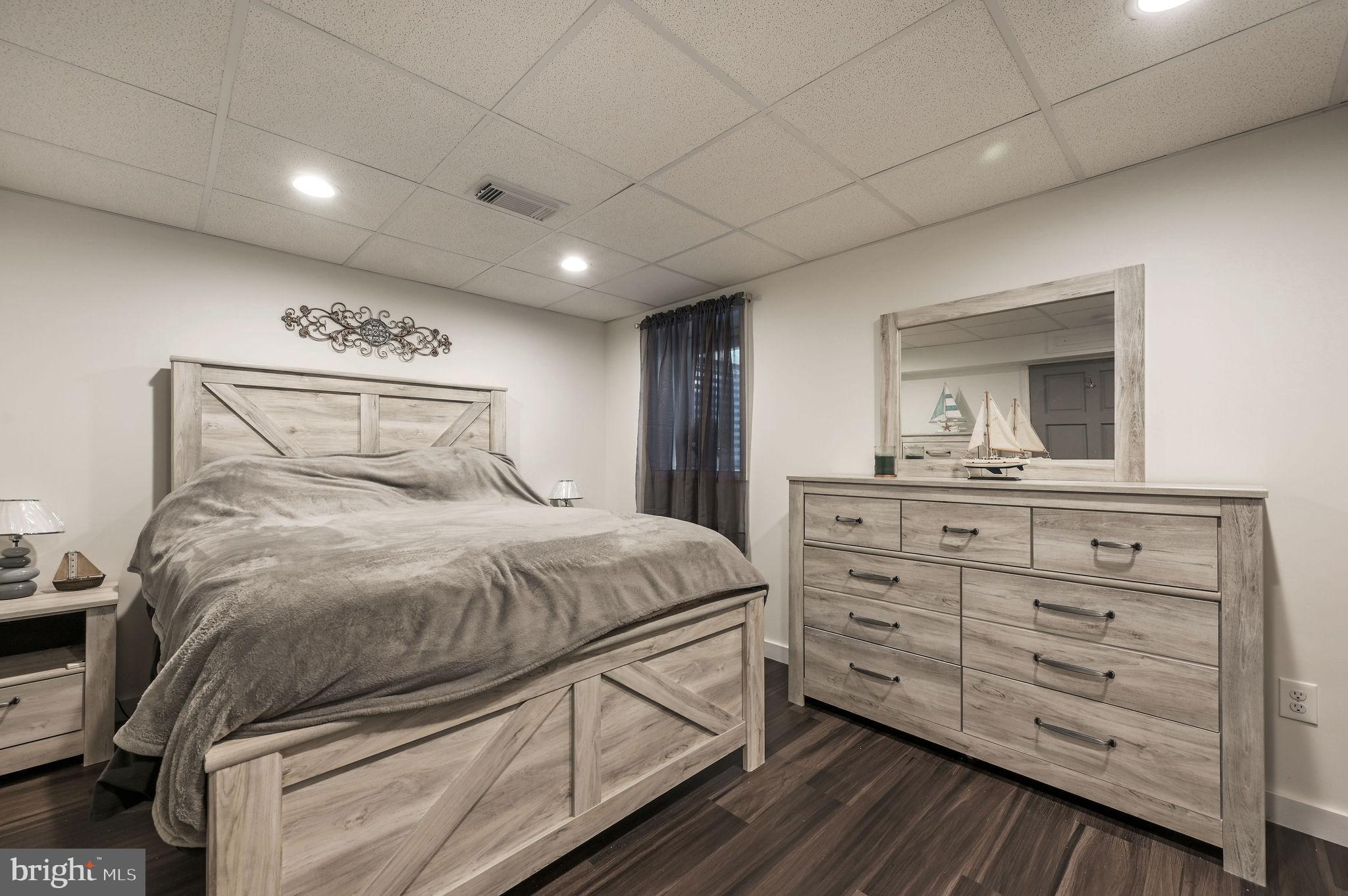 SUMMERCREST - Residential