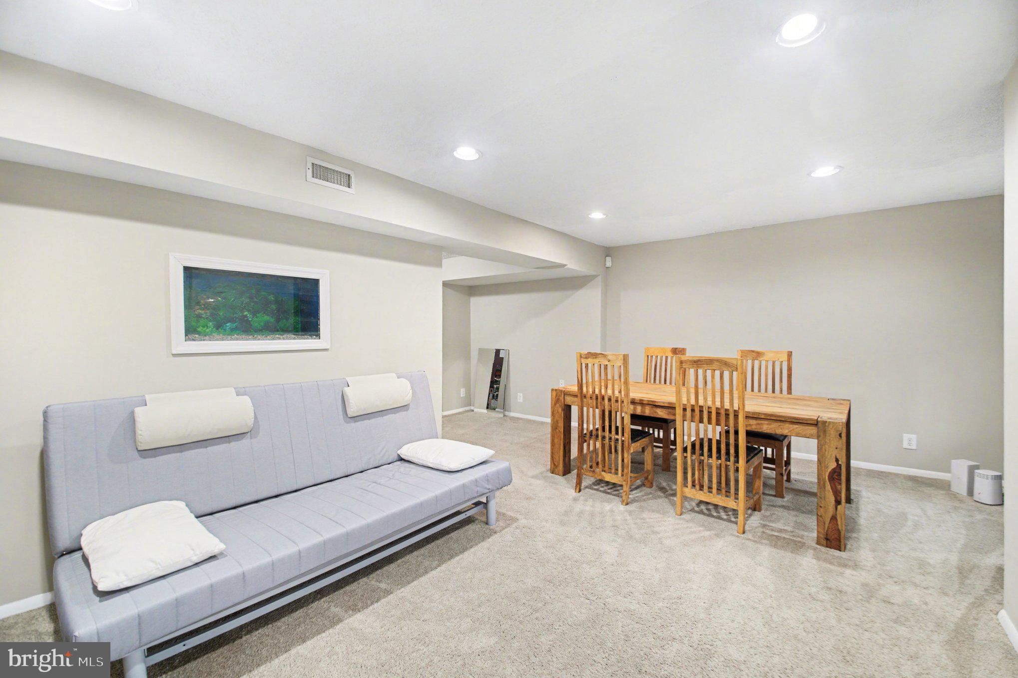 MONTCLAIR WATERS EDGE - Residential
