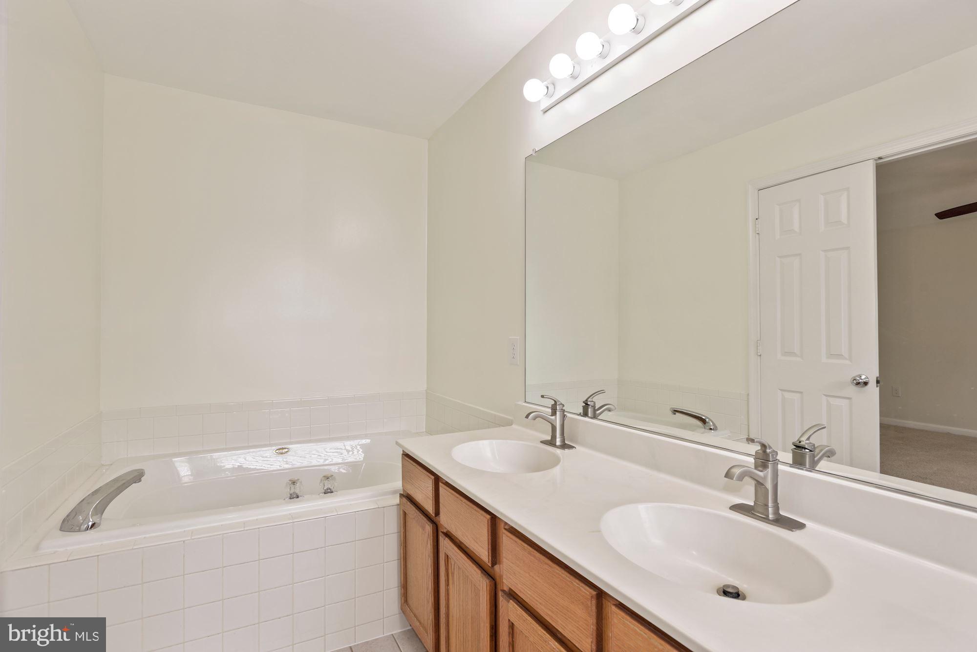 ASHBURN FARM - Residential Lease