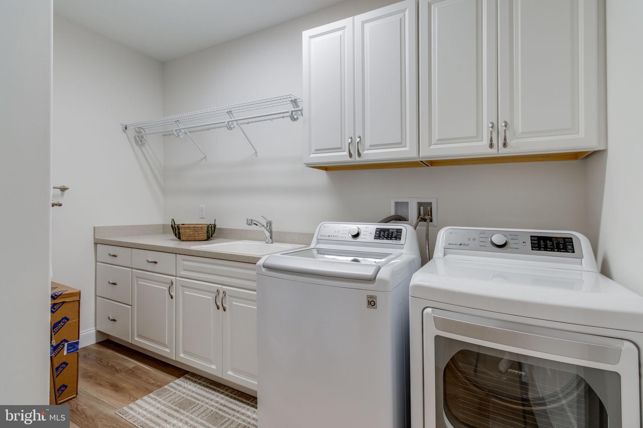HOME TOWNE SQUARE - Residential