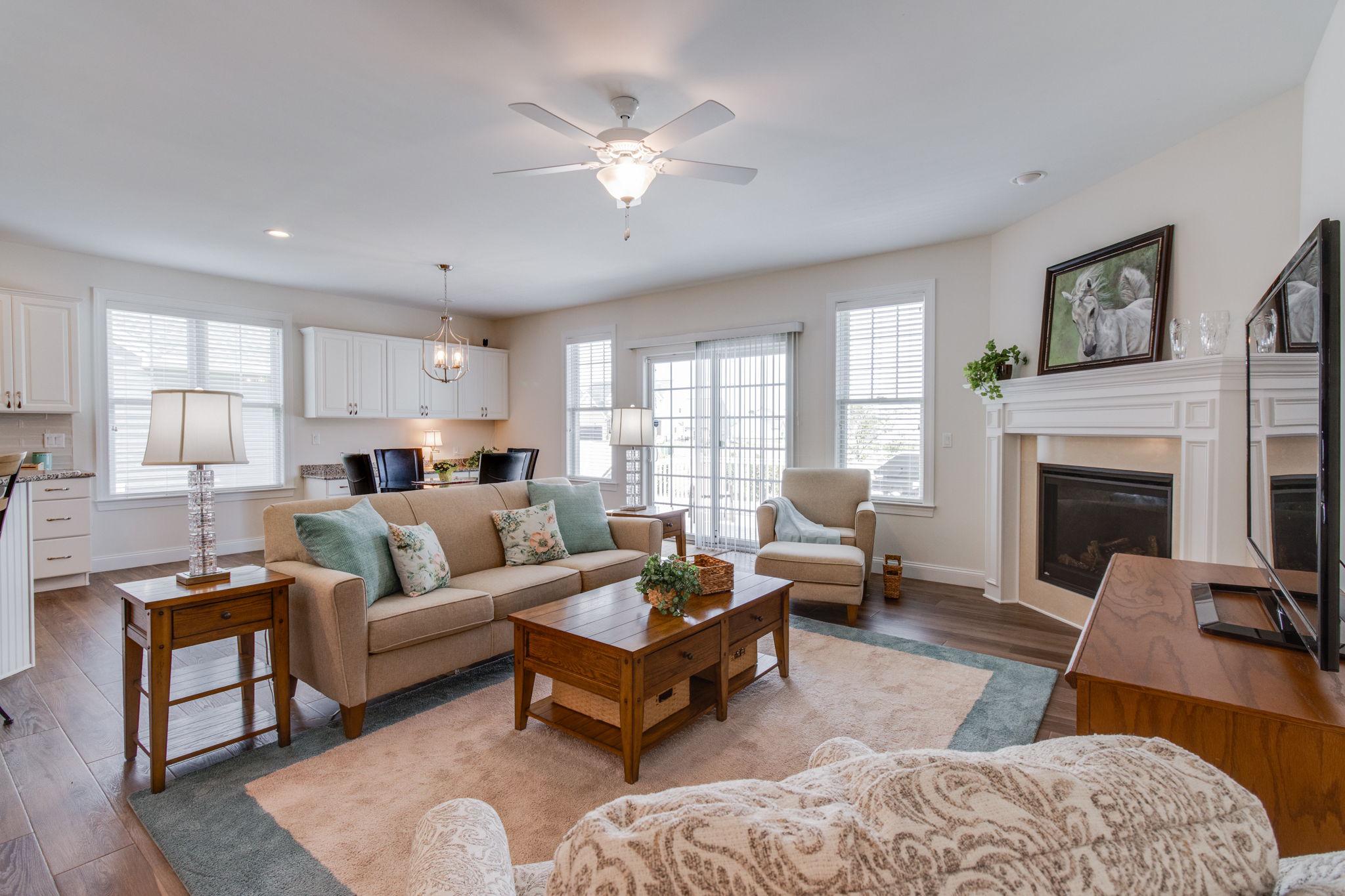 HOME TOWNE SQUARE - Residential