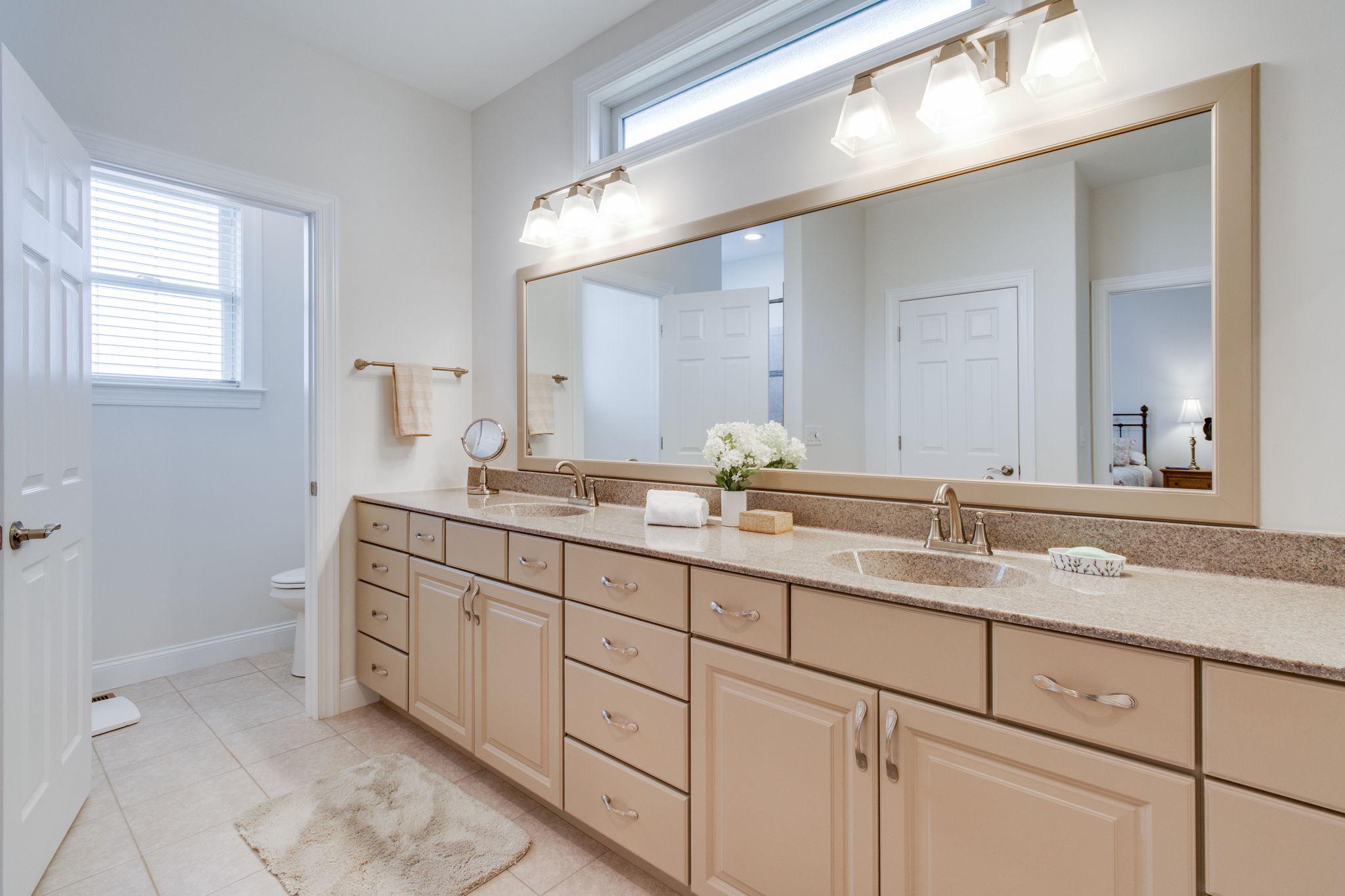 HOME TOWNE SQUARE - Residential