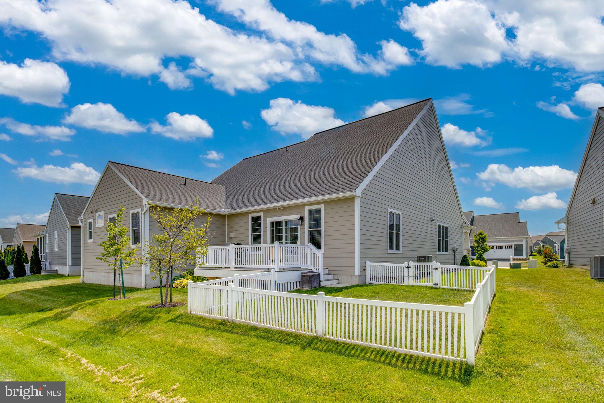 HOME TOWNE SQUARE - Residential