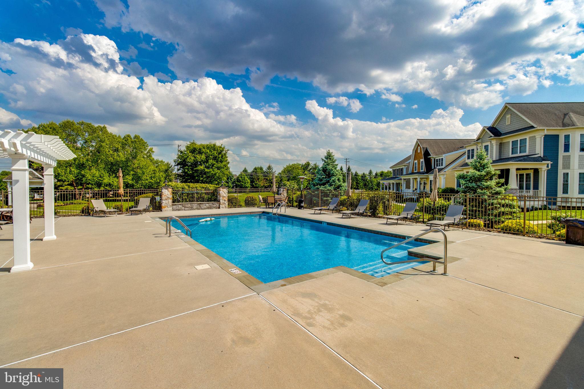 HOME TOWNE SQUARE - Residential