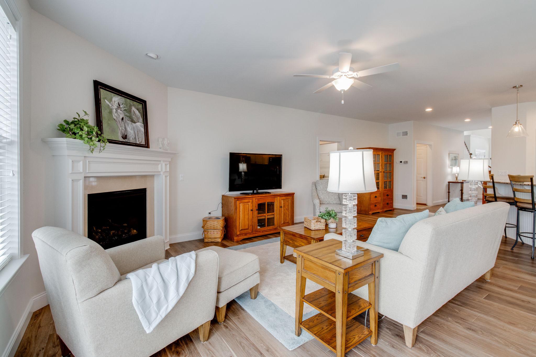 HOME TOWNE SQUARE - Residential