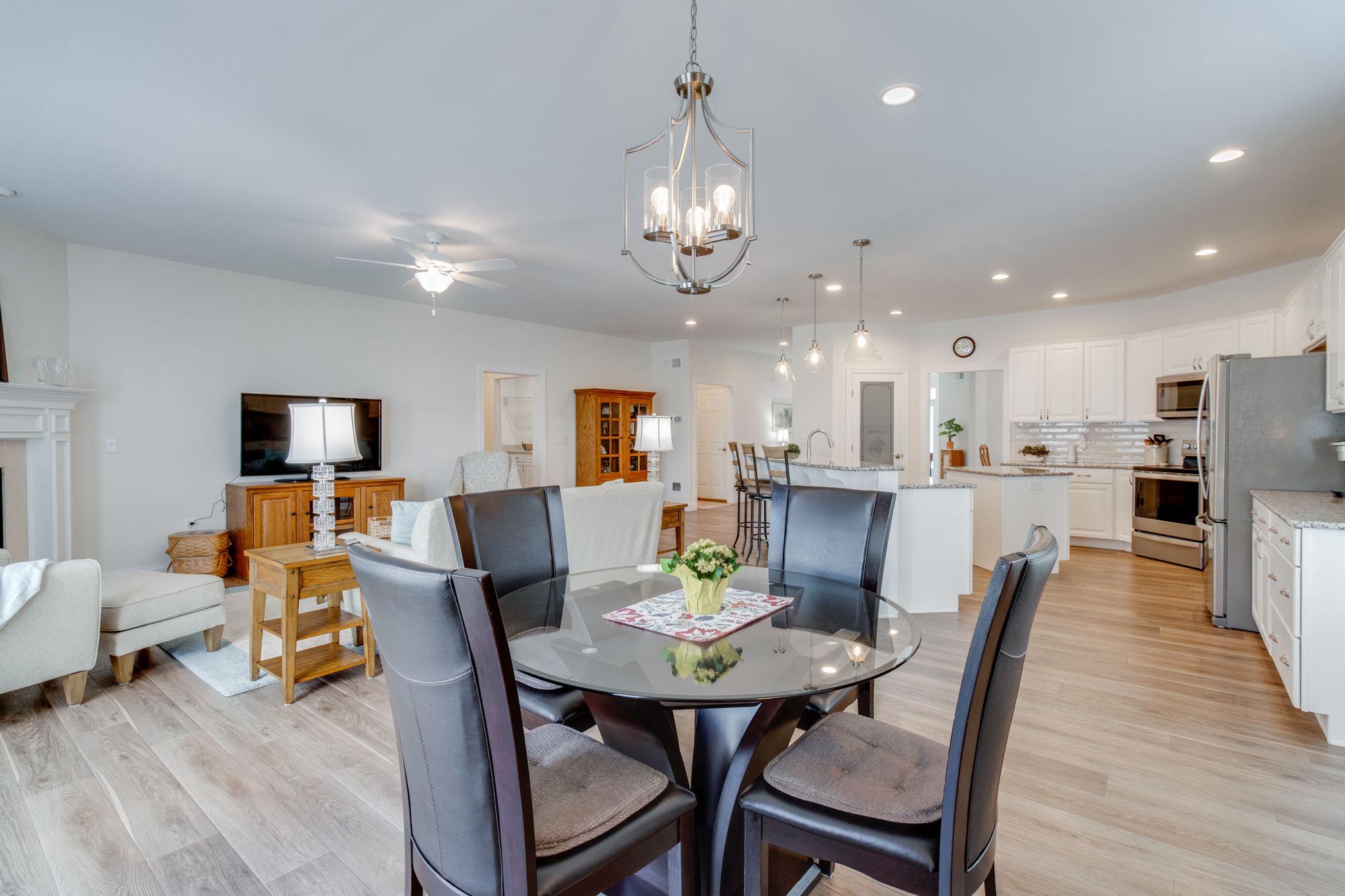 HOME TOWNE SQUARE - Residential