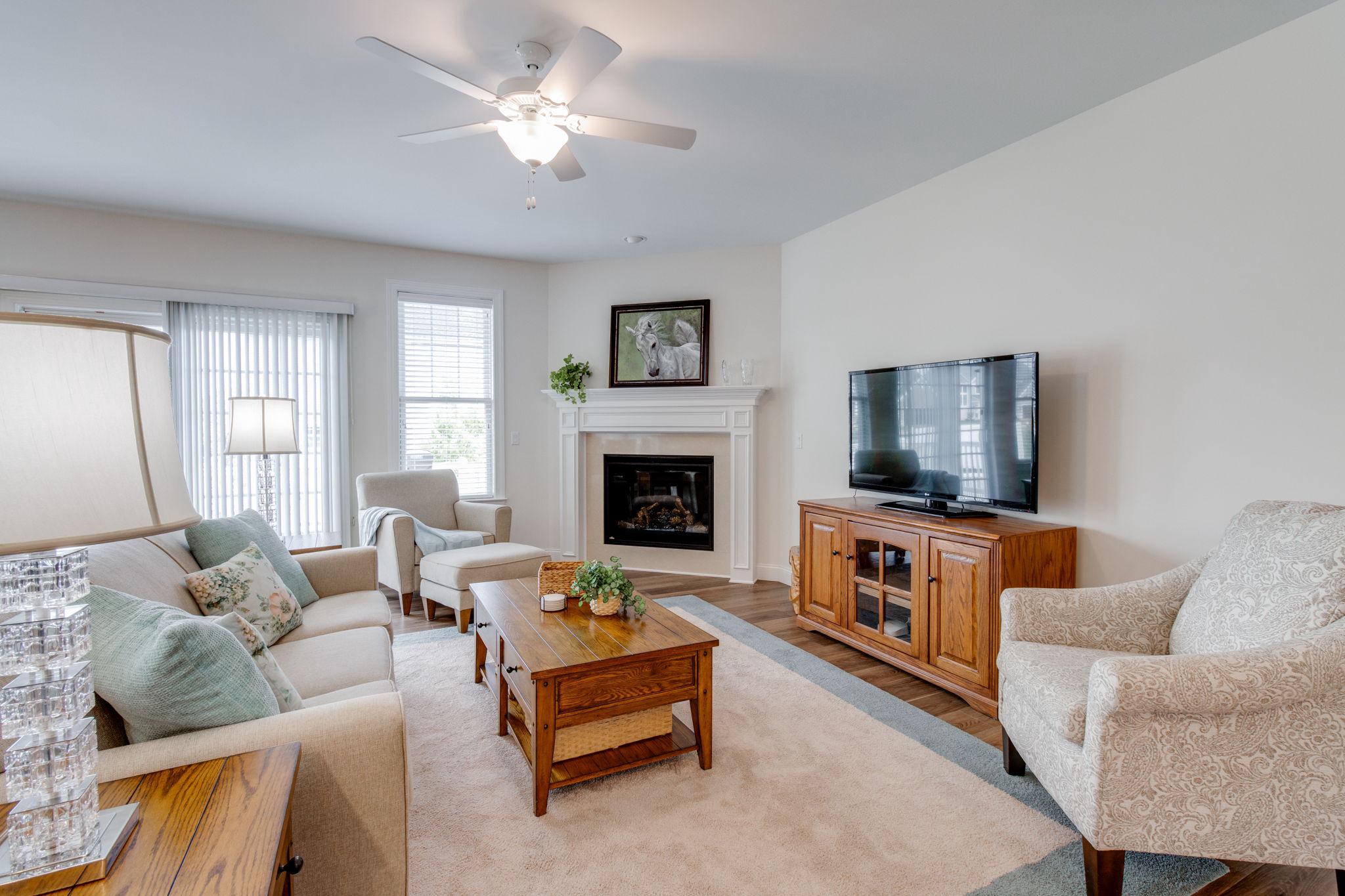 HOME TOWNE SQUARE - Residential