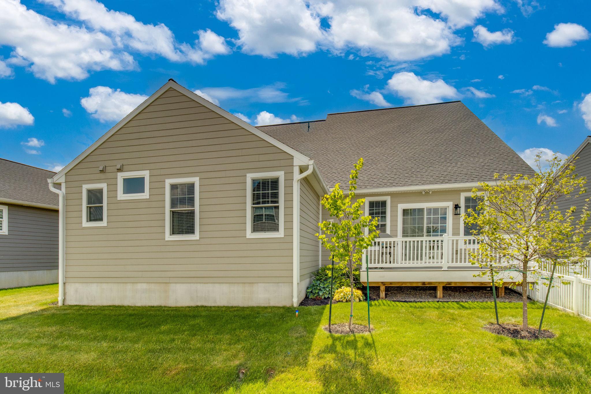 HOME TOWNE SQUARE - Residential