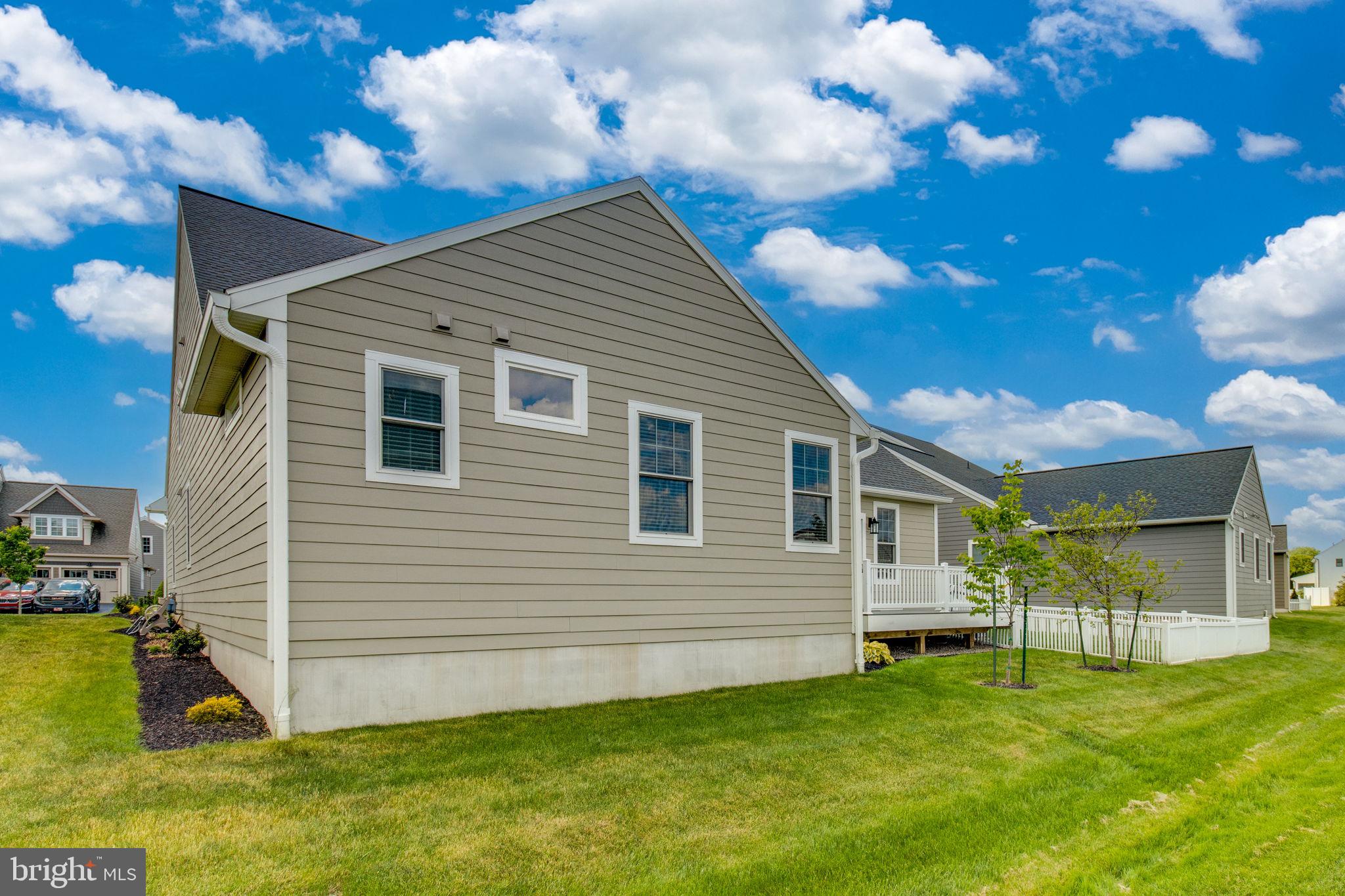 HOME TOWNE SQUARE - Residential