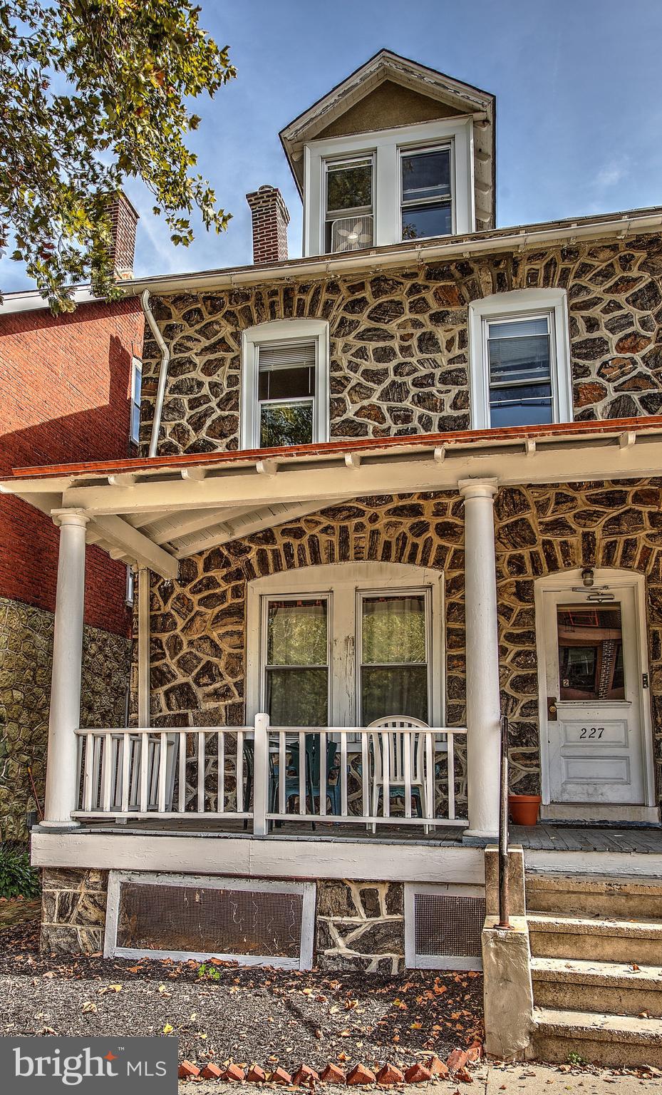 BRINTON SQUARE - Residential Lease