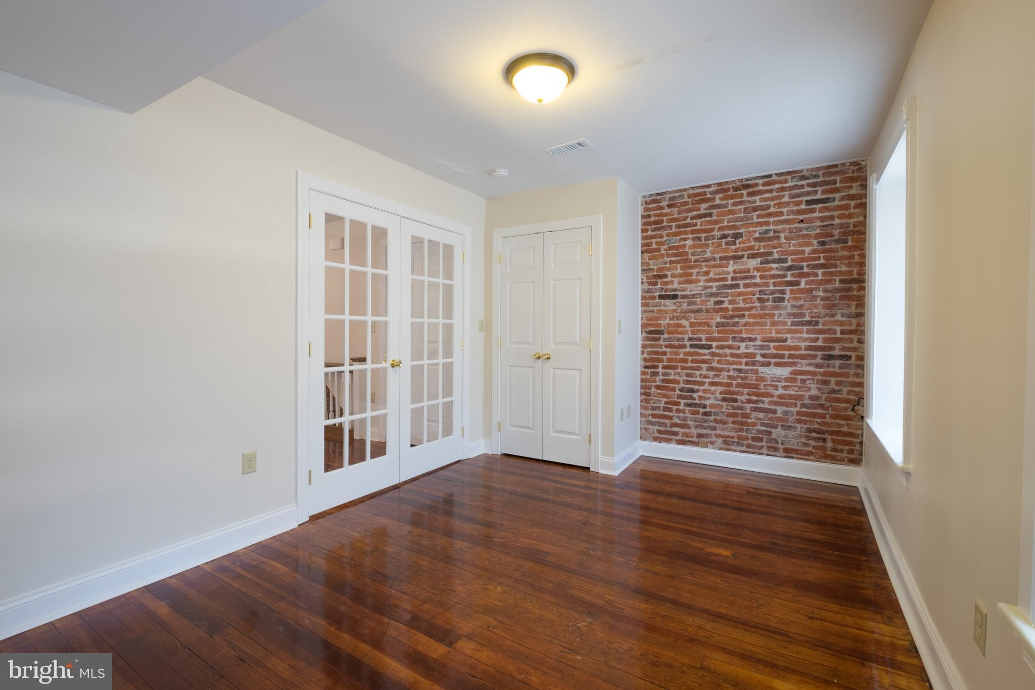 BRINTON SQUARE - Residential Lease