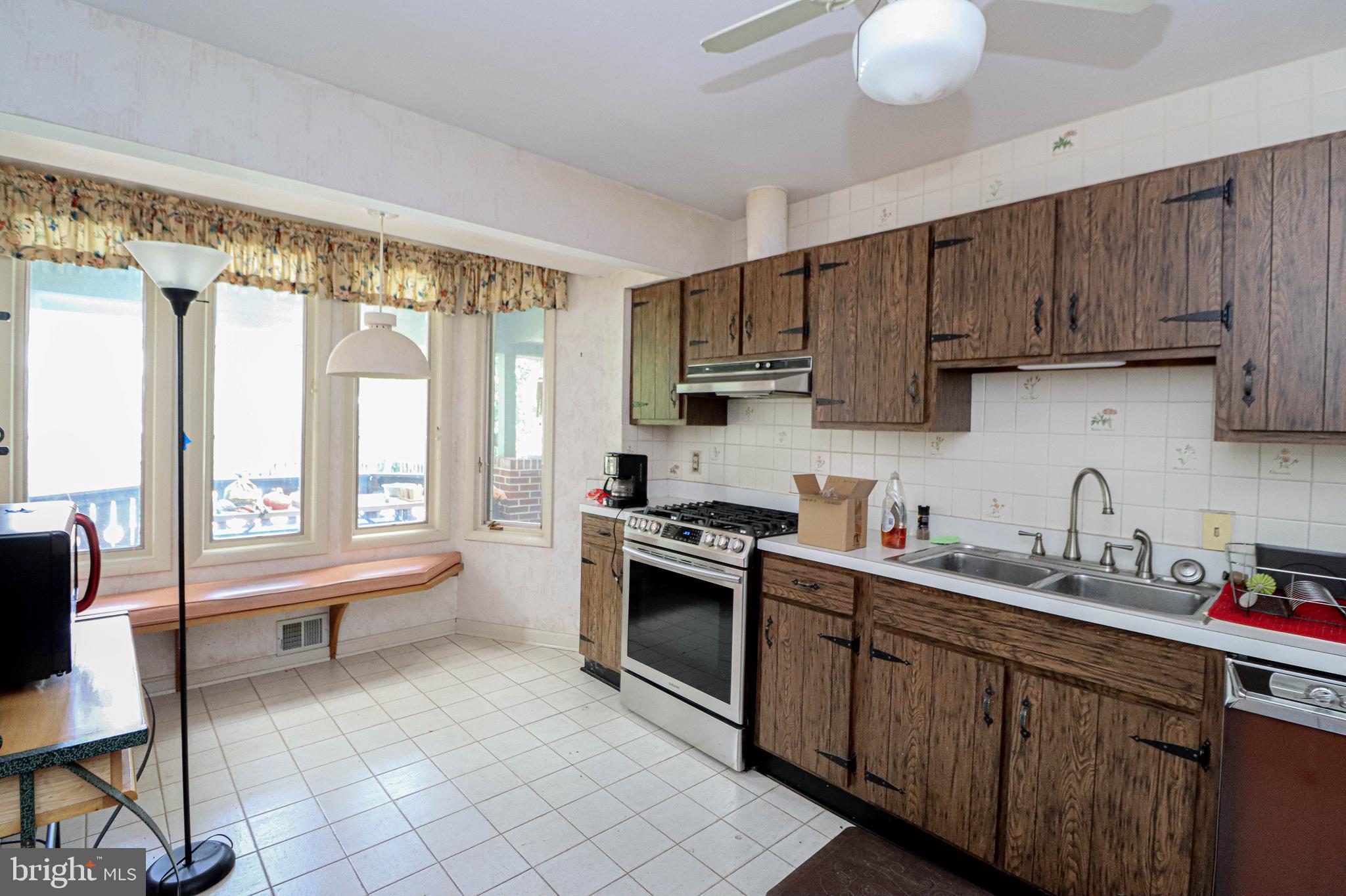 MAPLE RIDGE - Residential