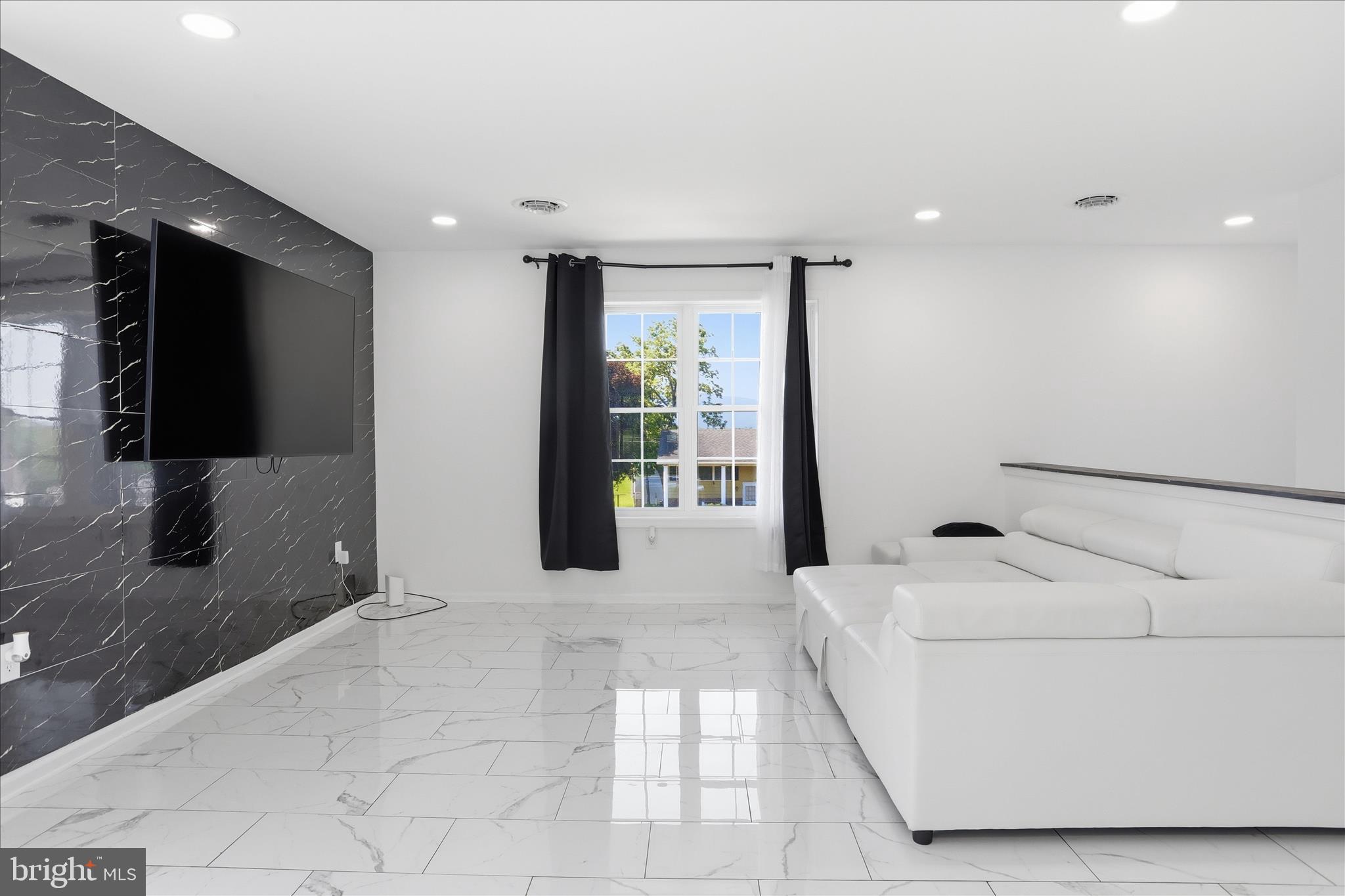 KENSINGTON HEIGHTS - Residential