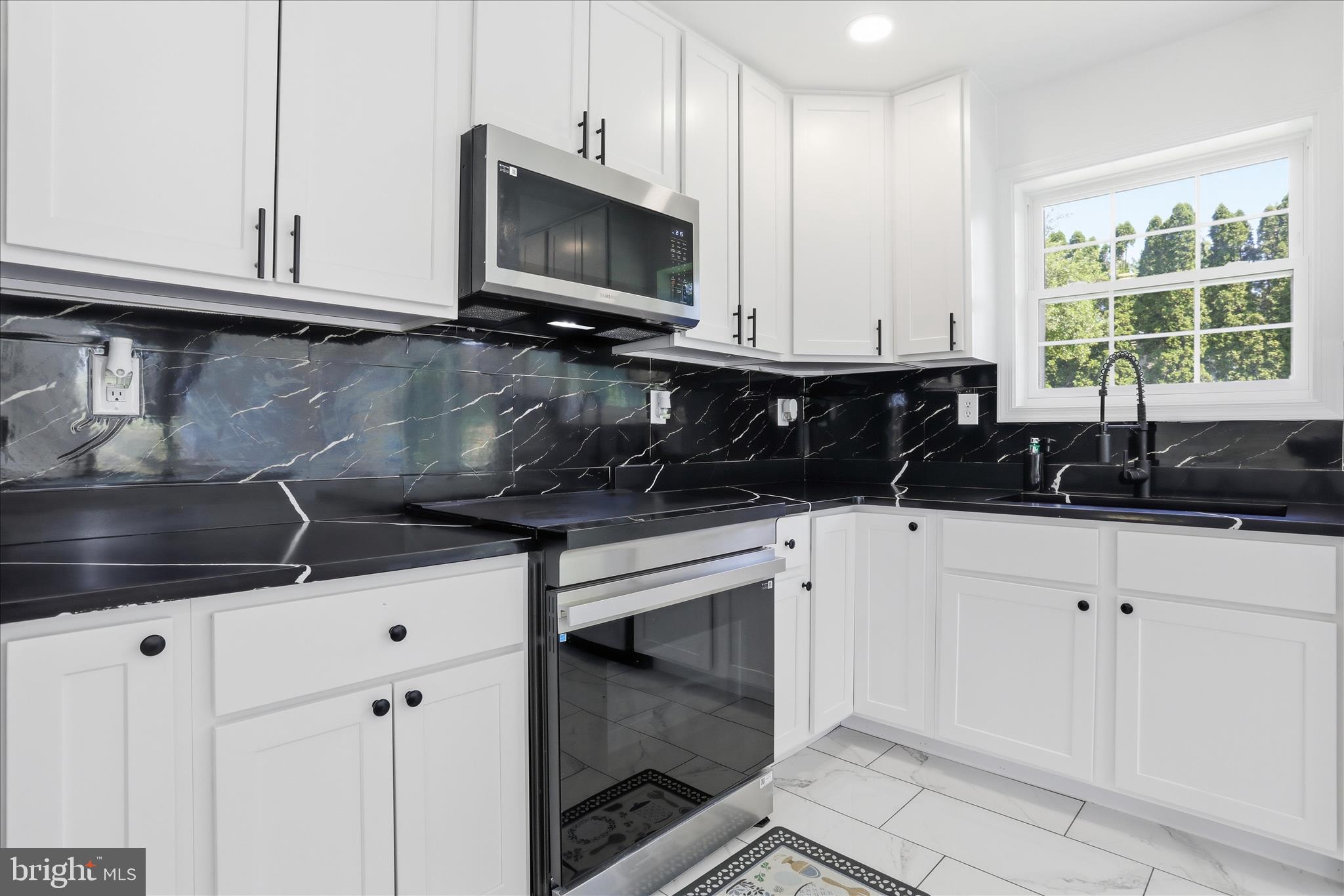 KENSINGTON HEIGHTS - Residential