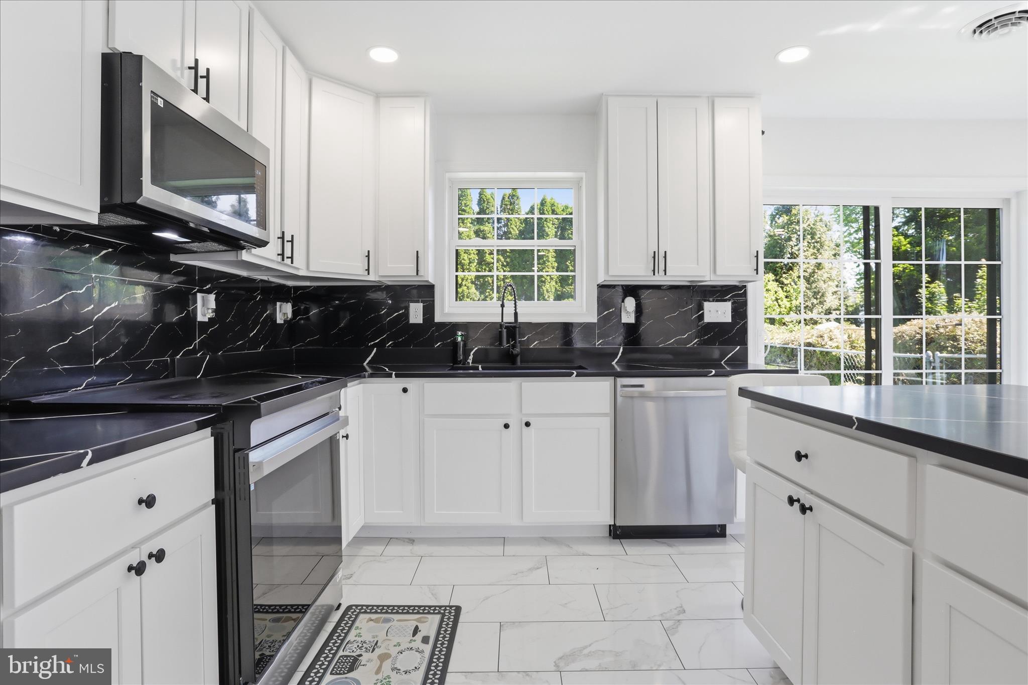 KENSINGTON HEIGHTS - Residential