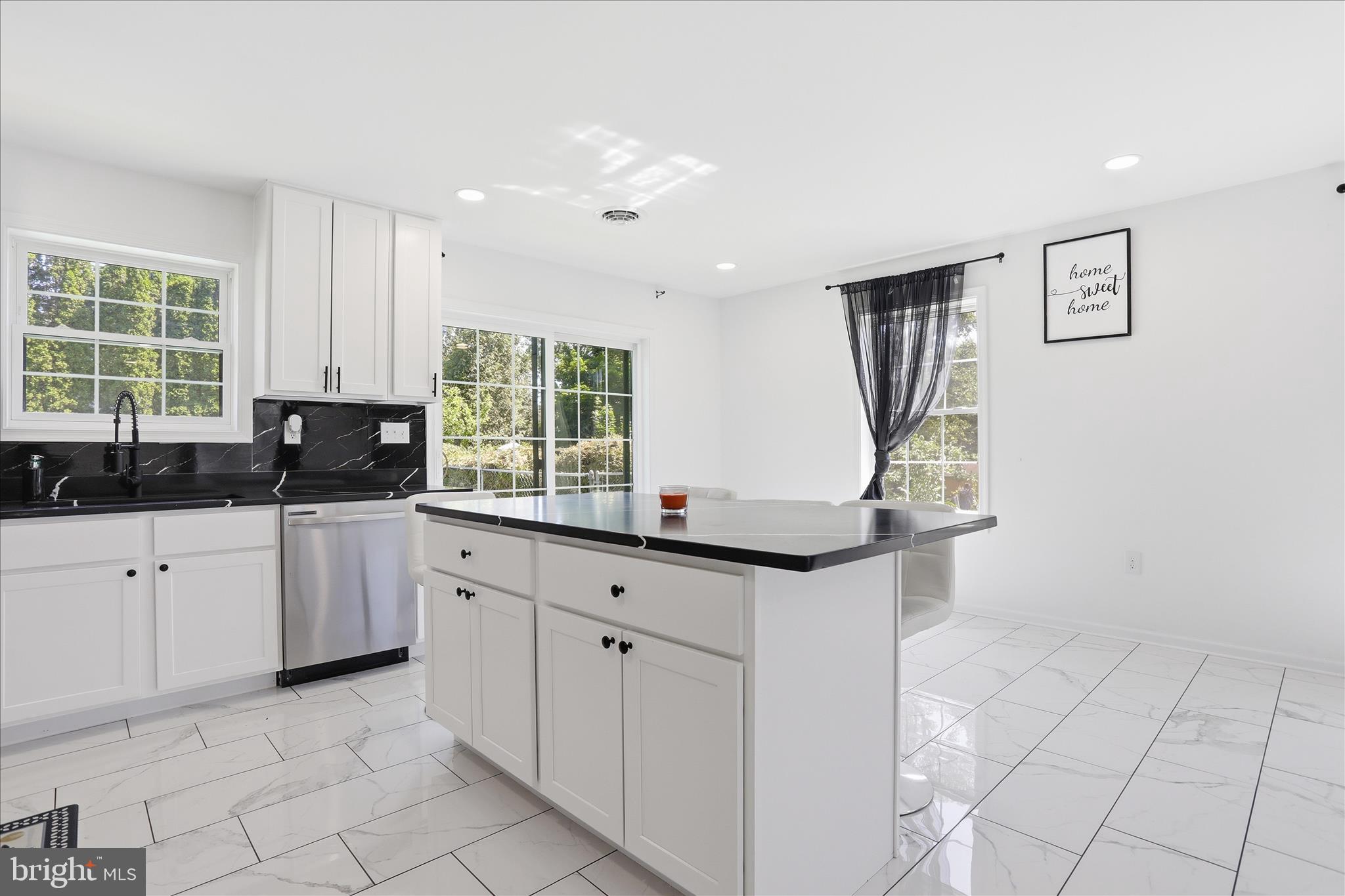 KENSINGTON HEIGHTS - Residential