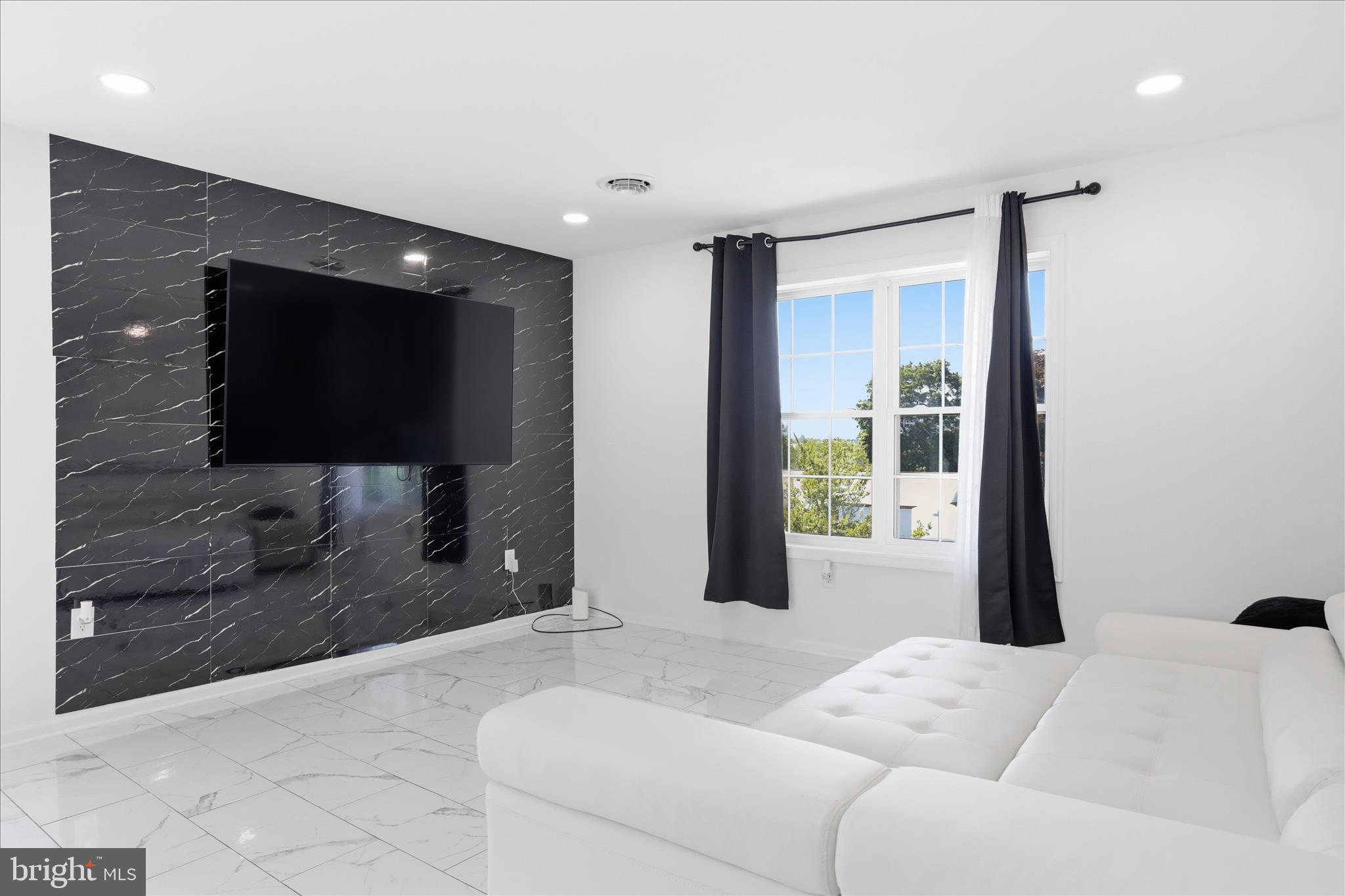 KENSINGTON HEIGHTS - Residential