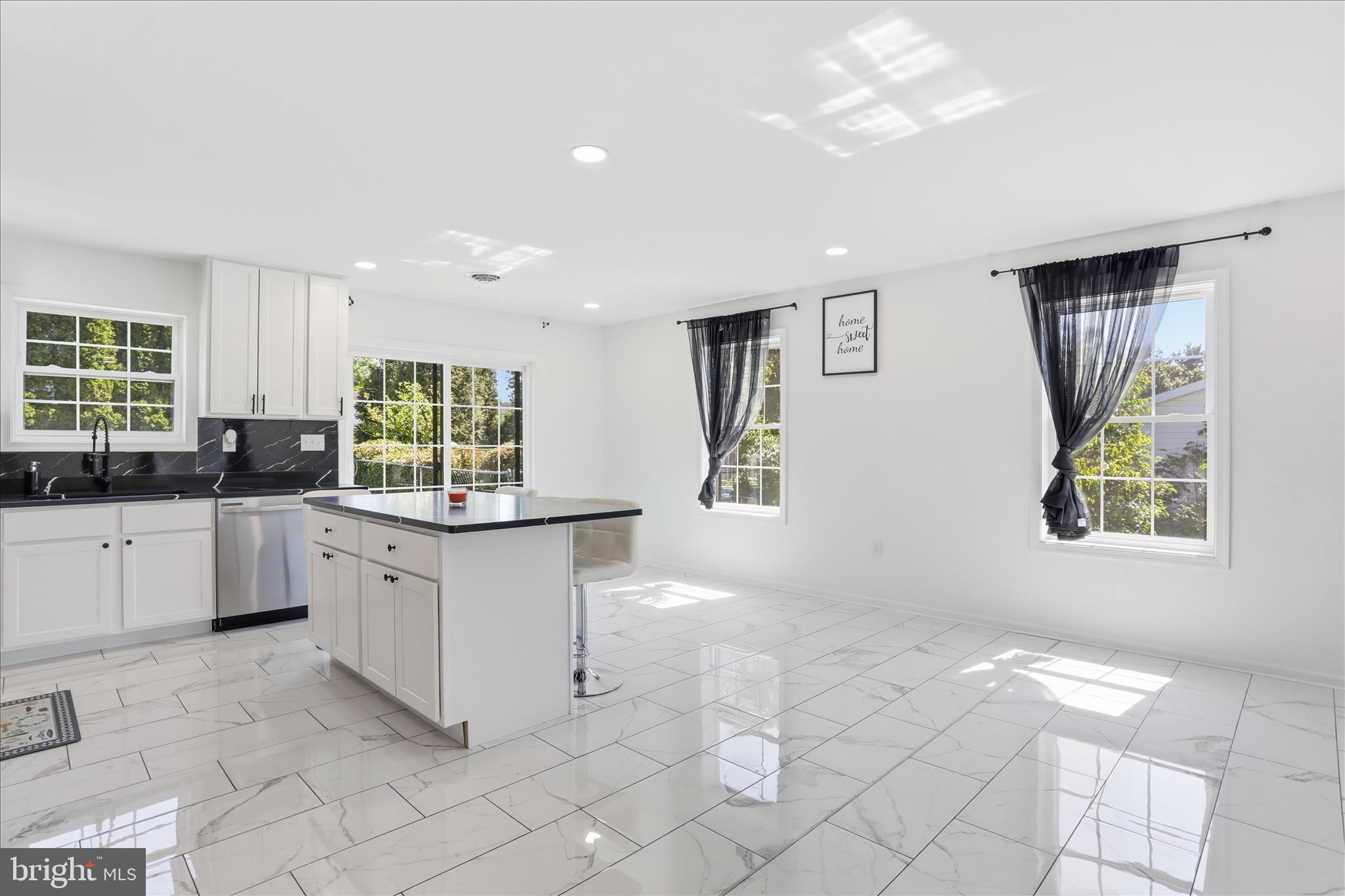 KENSINGTON HEIGHTS - Residential