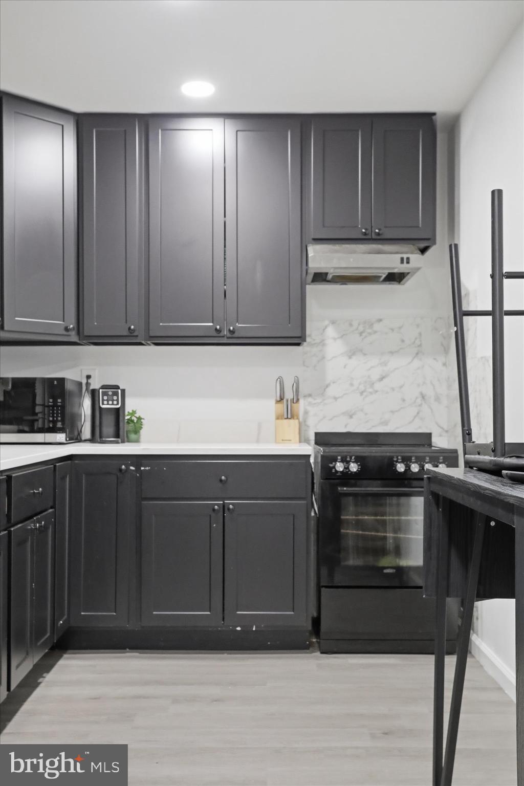 KENSINGTON HEIGHTS - Residential