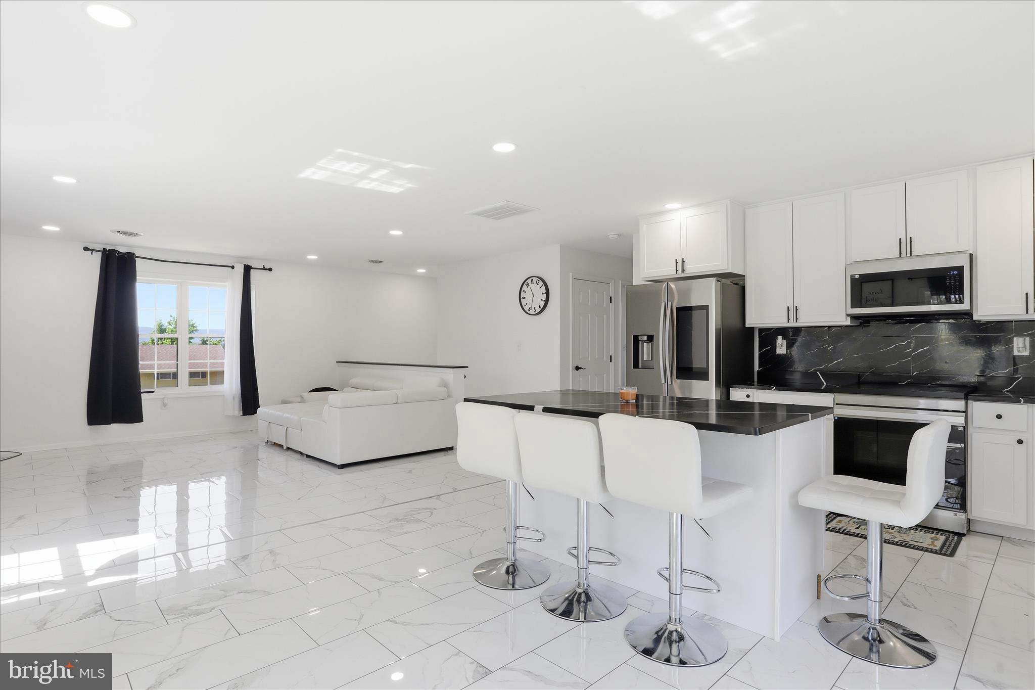 KENSINGTON HEIGHTS - Residential