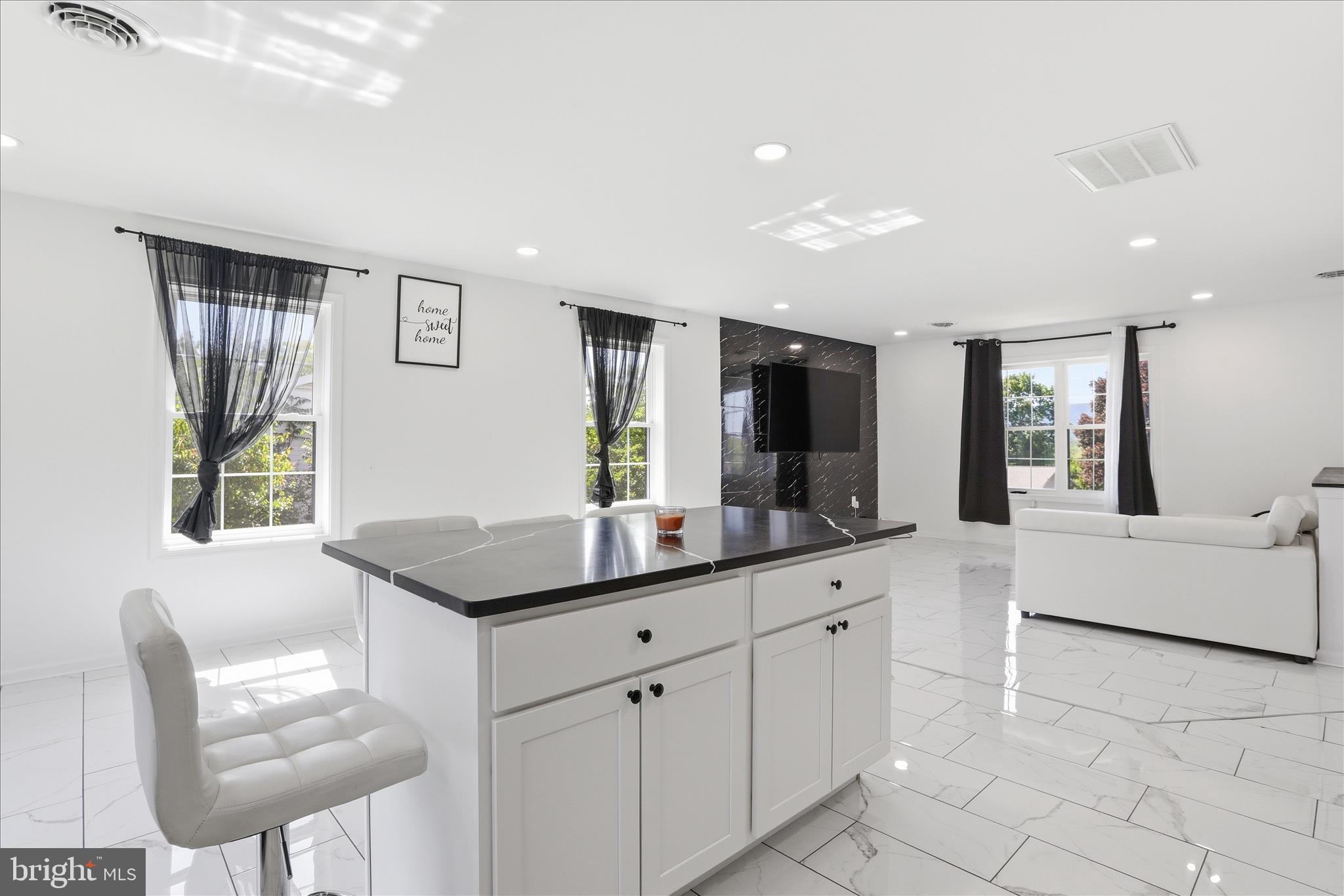 KENSINGTON HEIGHTS - Residential