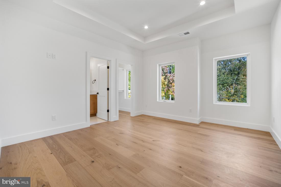 VIENNA WOODS - Residential