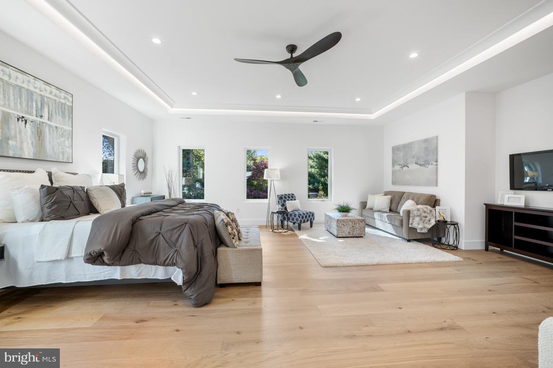 VIENNA WOODS - Residential
