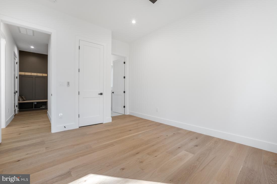 VIENNA WOODS - Residential