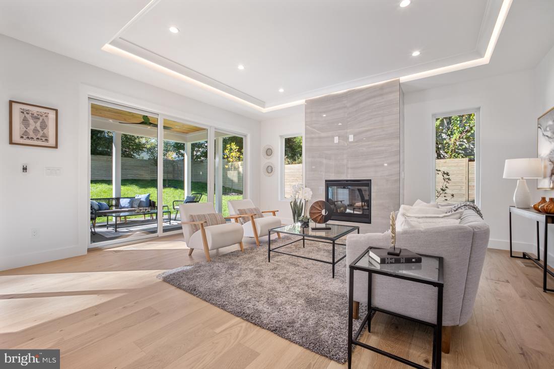 VIENNA WOODS - Residential