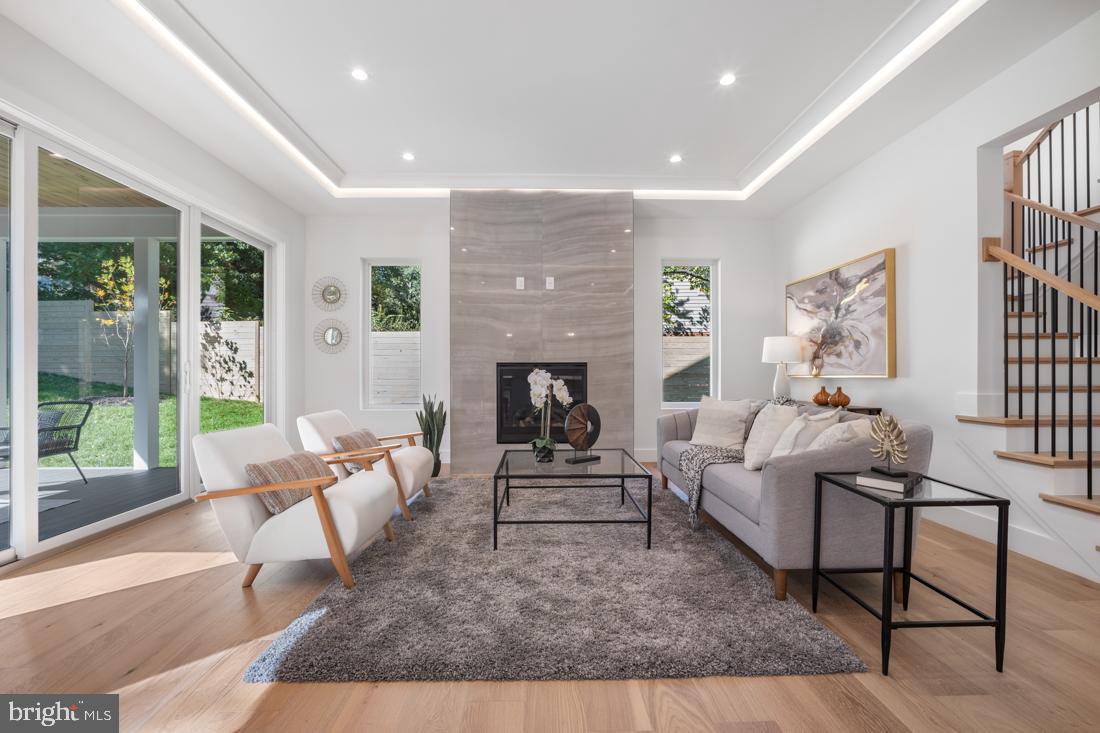 VIENNA WOODS - Residential