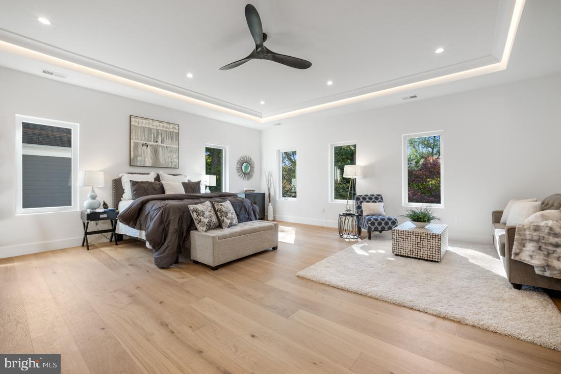 VIENNA WOODS - Residential