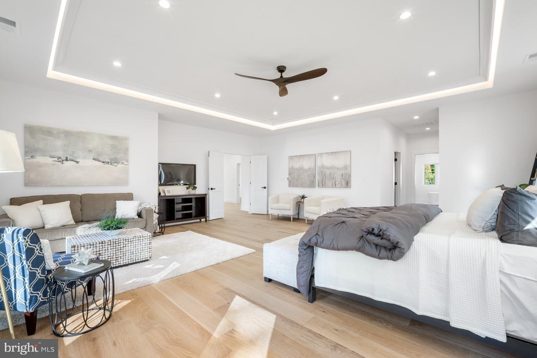 VIENNA WOODS - Residential