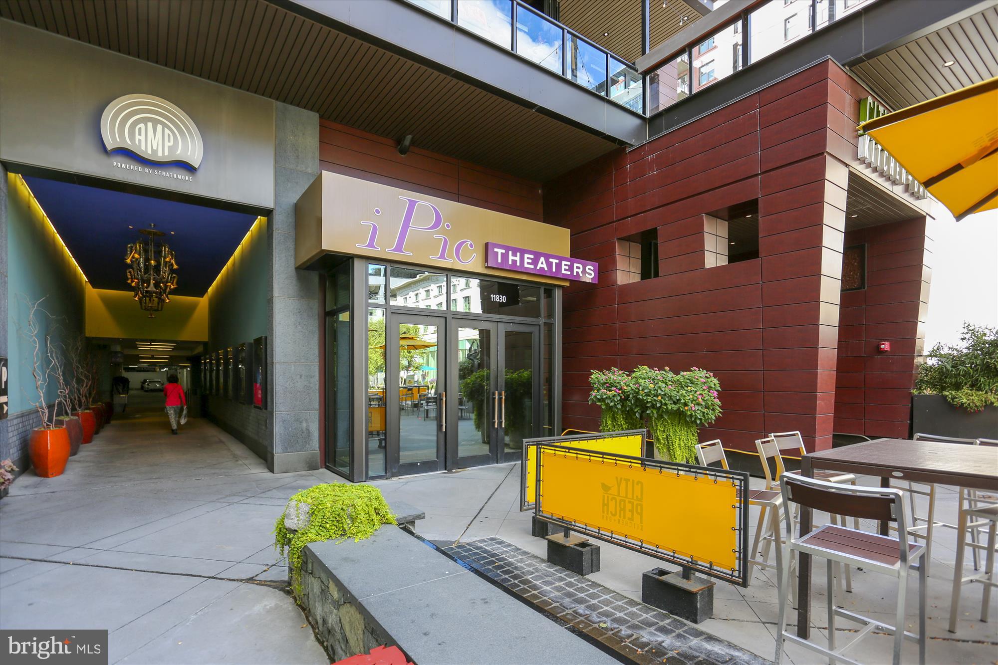 CHELSEA TOWERS - Residential