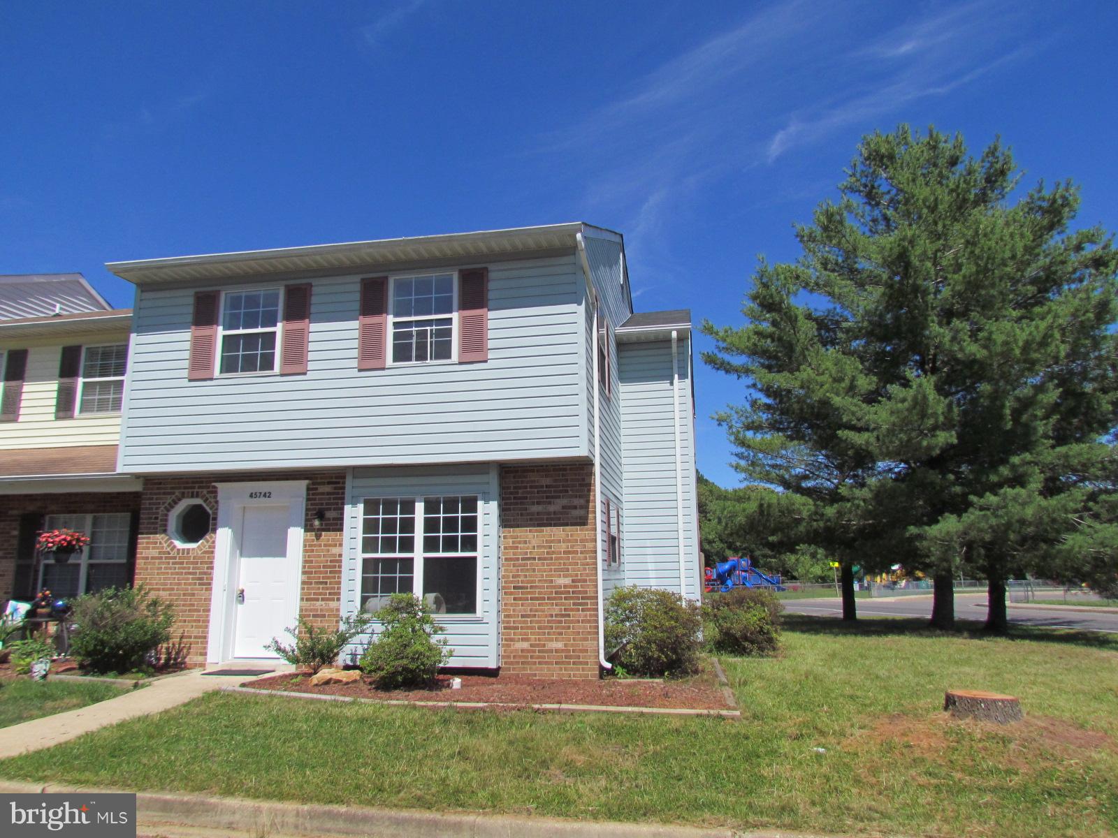 This upgraded end unit townhouse has over 1600 sq. ft. of living space. Expanded step down living room with sky light, fenced in patio, neutral colors. Convenient location to schools and shopping.