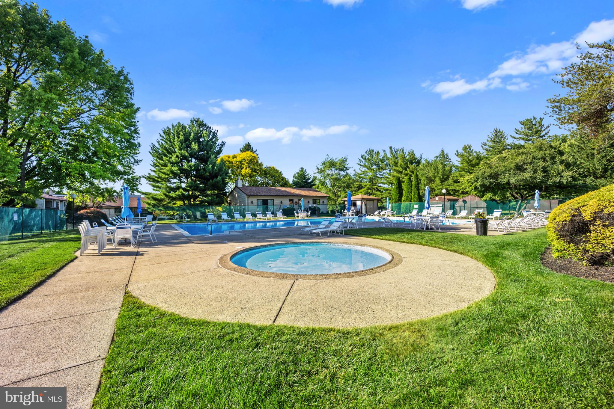 RAINTREE CONDOMINI - Residential
