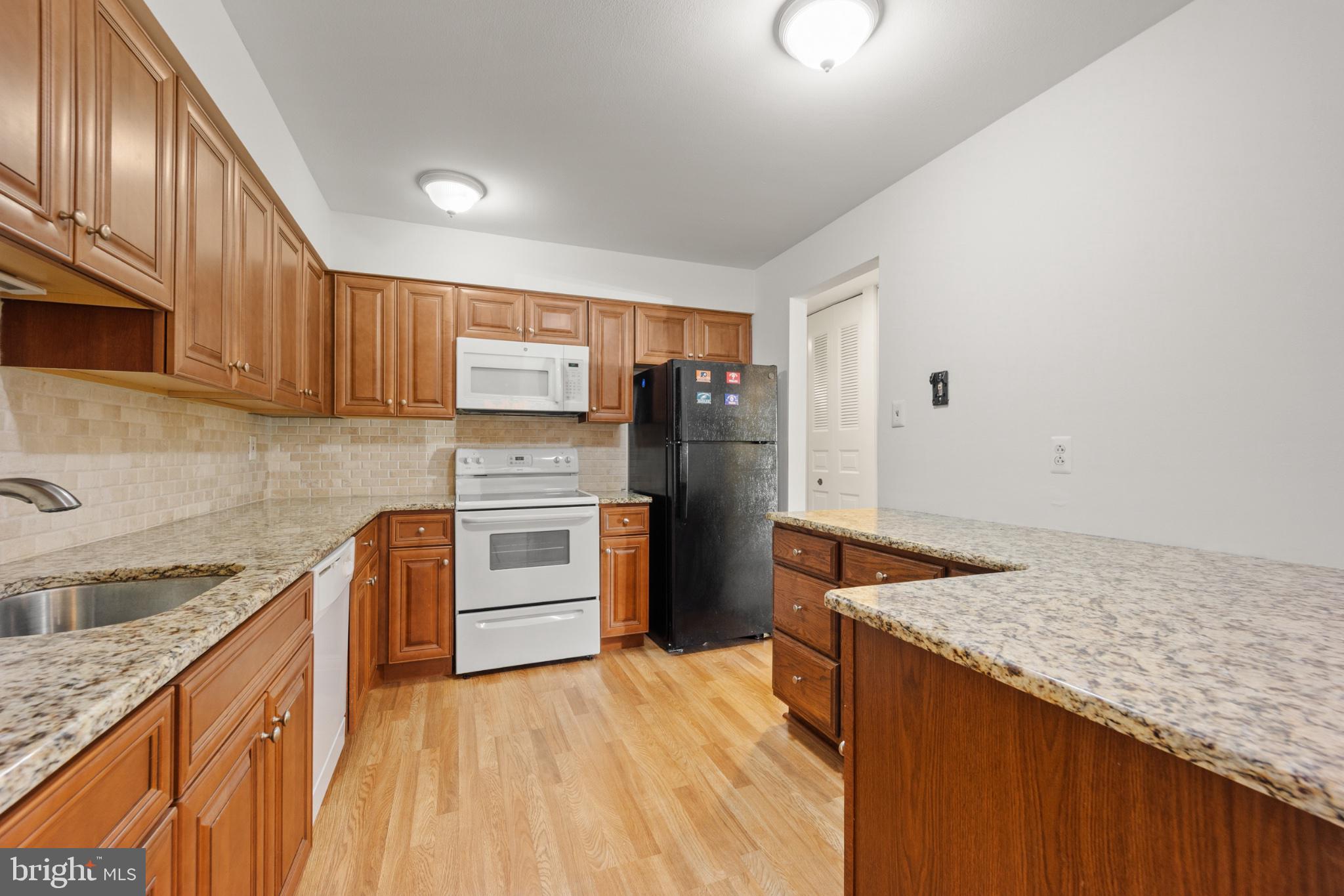 RAINTREE CONDOMINI - Residential